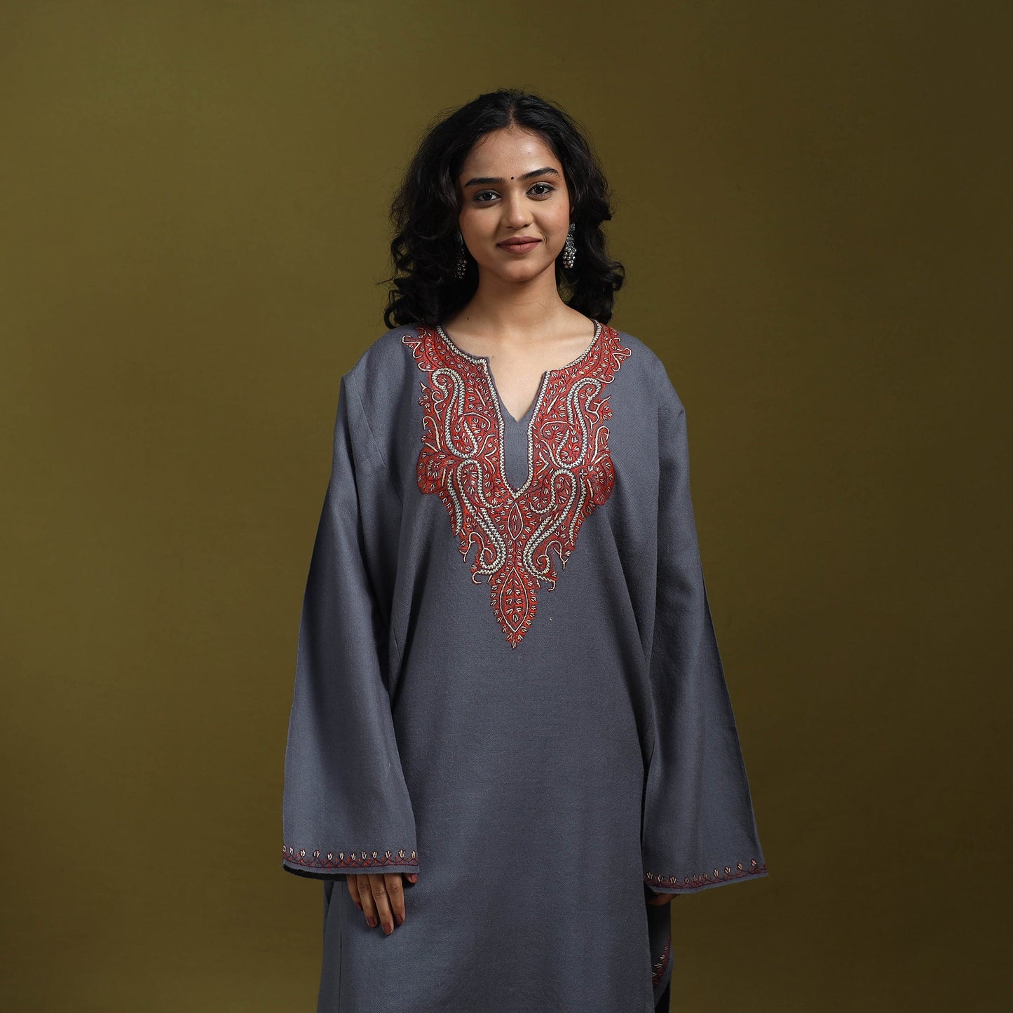 Sozni hand embroidered kashmiri merino wool pheran 17