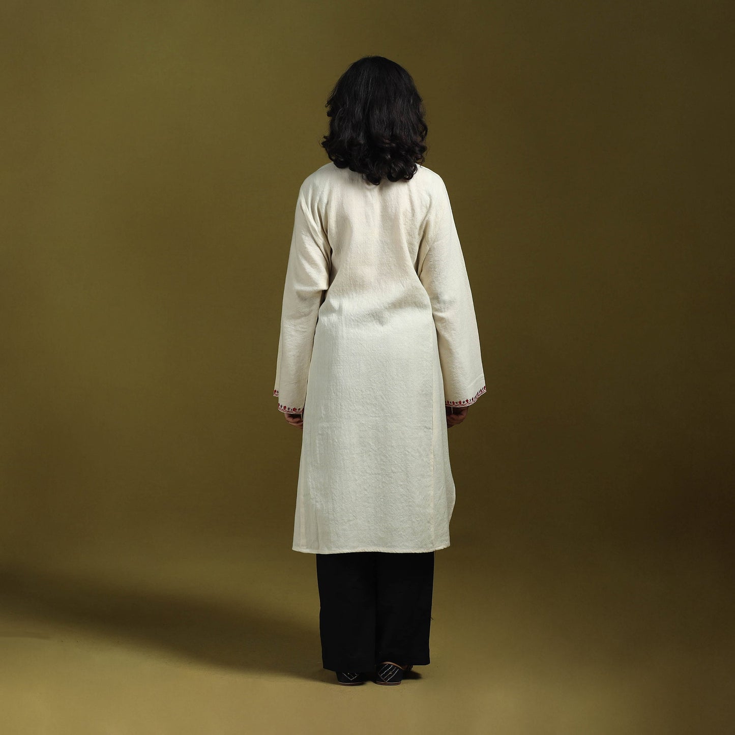 Sozni hand embroidered kashmiri merino wool pheran 18