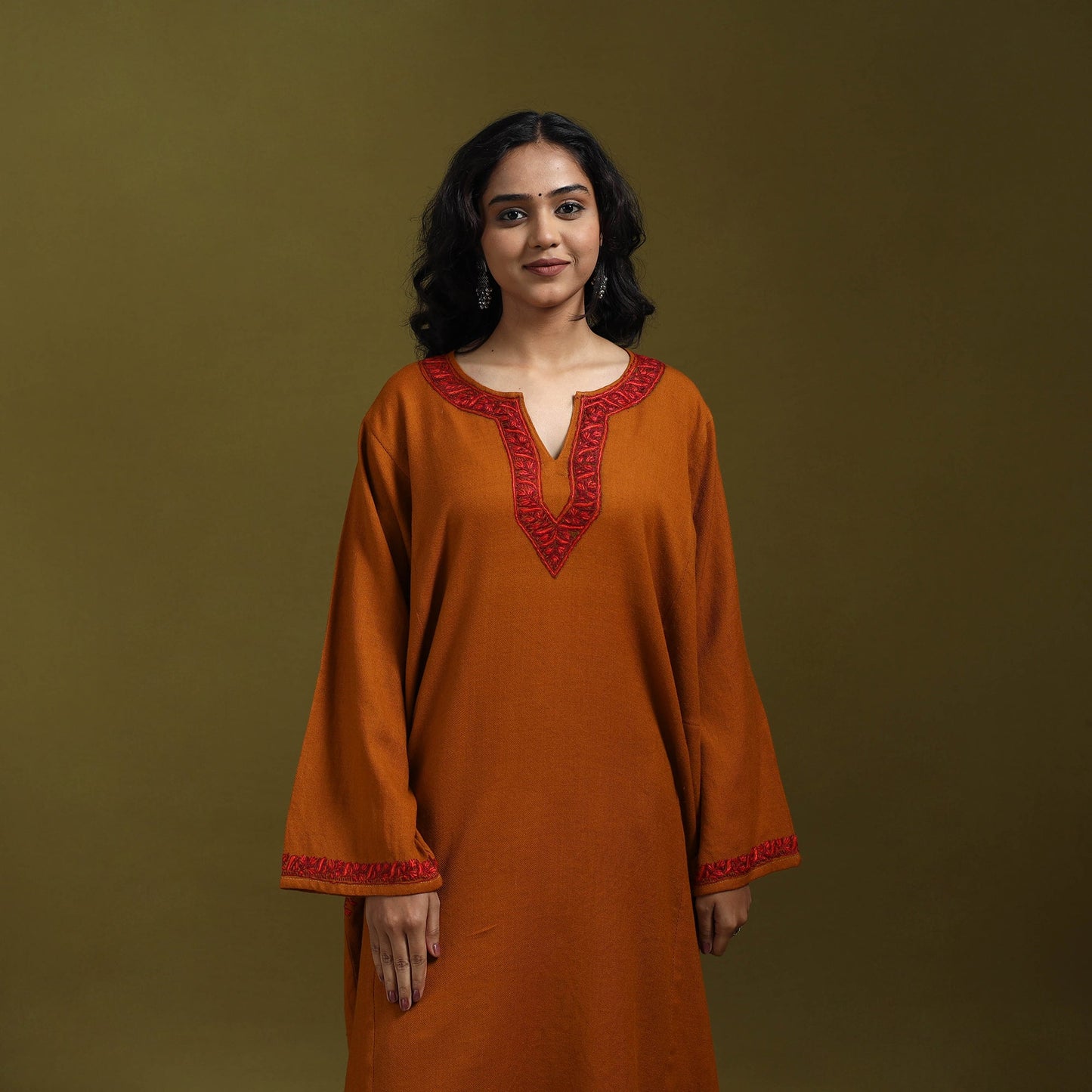 Sozni hand embroidered kashmiri merino wool pheran 20