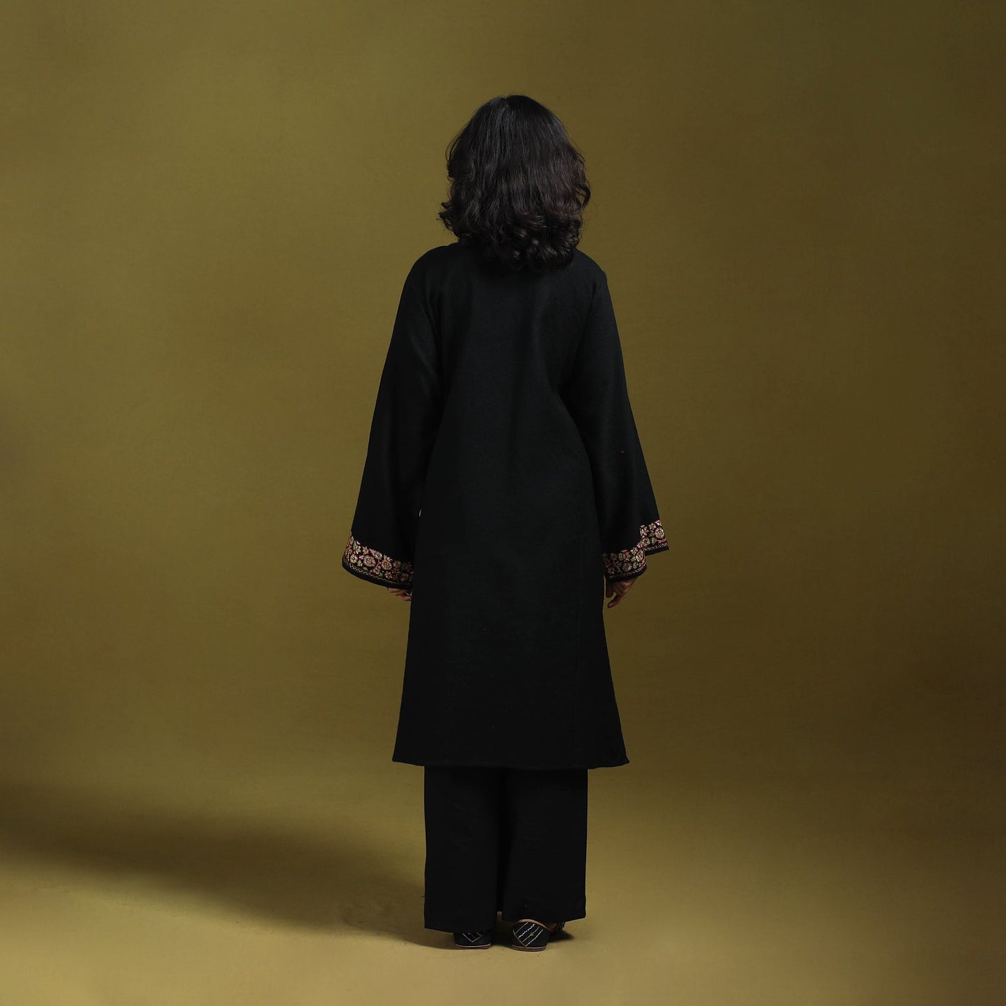 Sozni hand embroidered kashmiri merino wool pheran 26