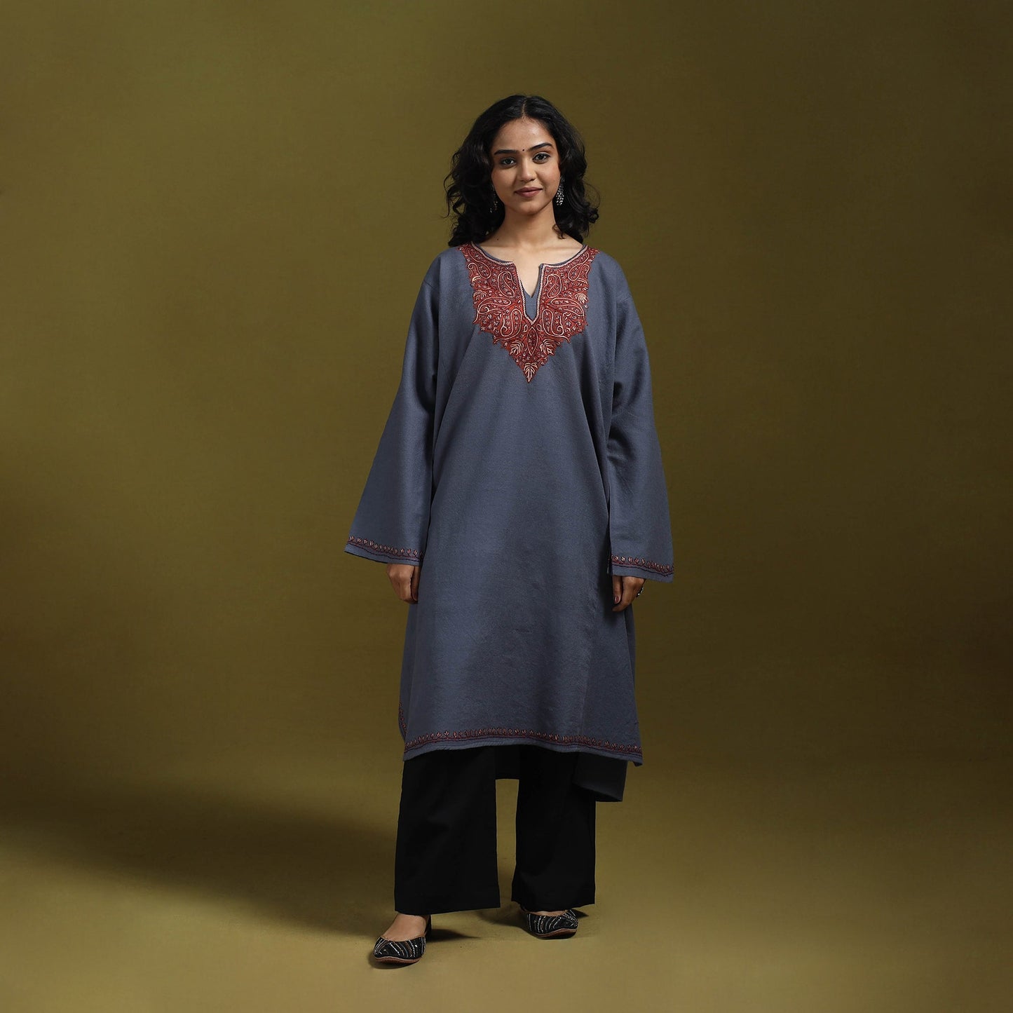 Sozni hand embroidered kashmiri merino wool pheran 27
