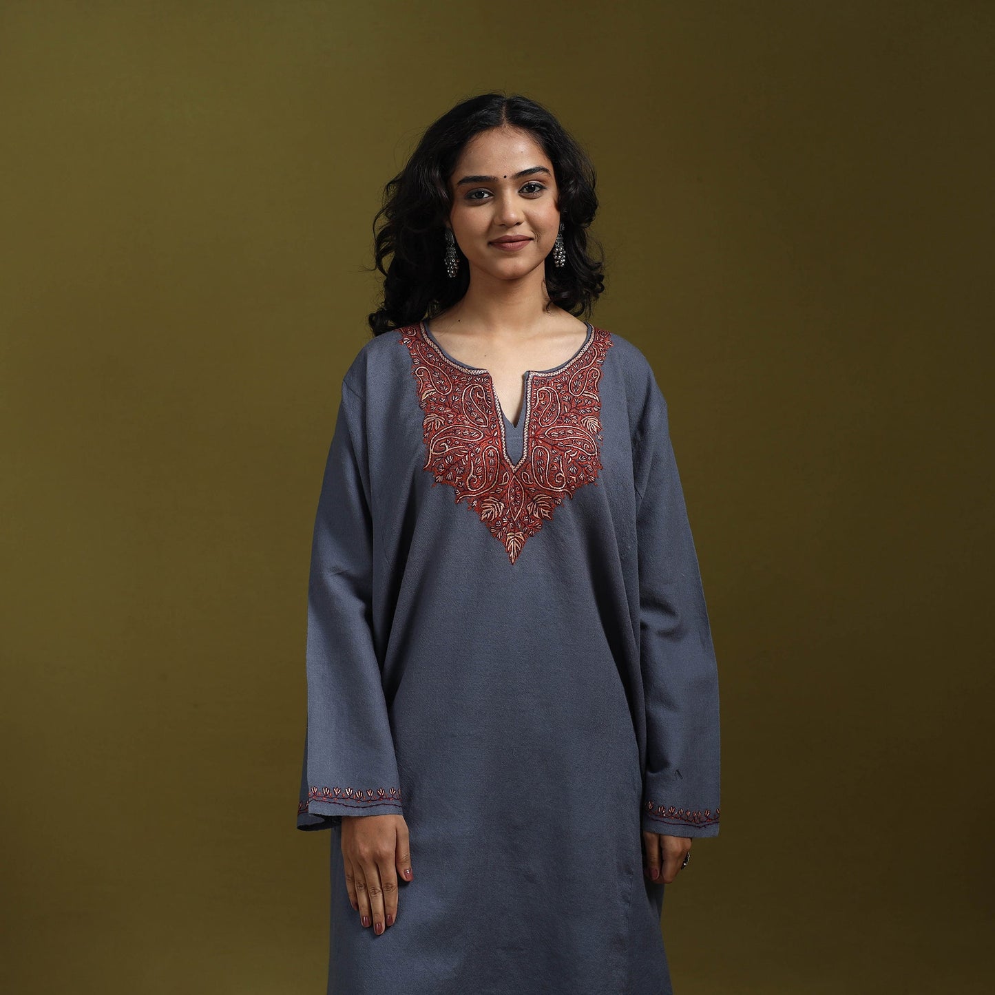 Sozni hand embroidered kashmiri merino wool pheran 27