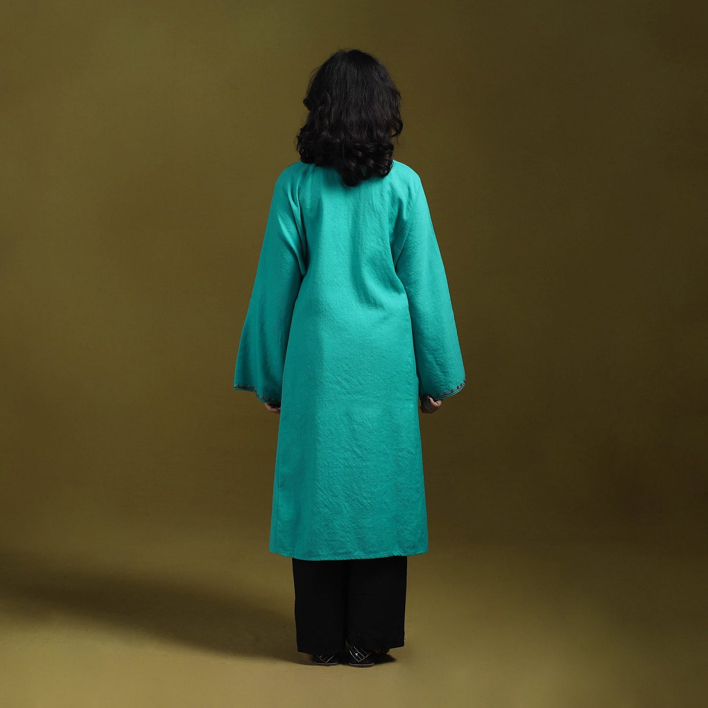 Sozni hand embroidered kashmiri merino wool pheran 28