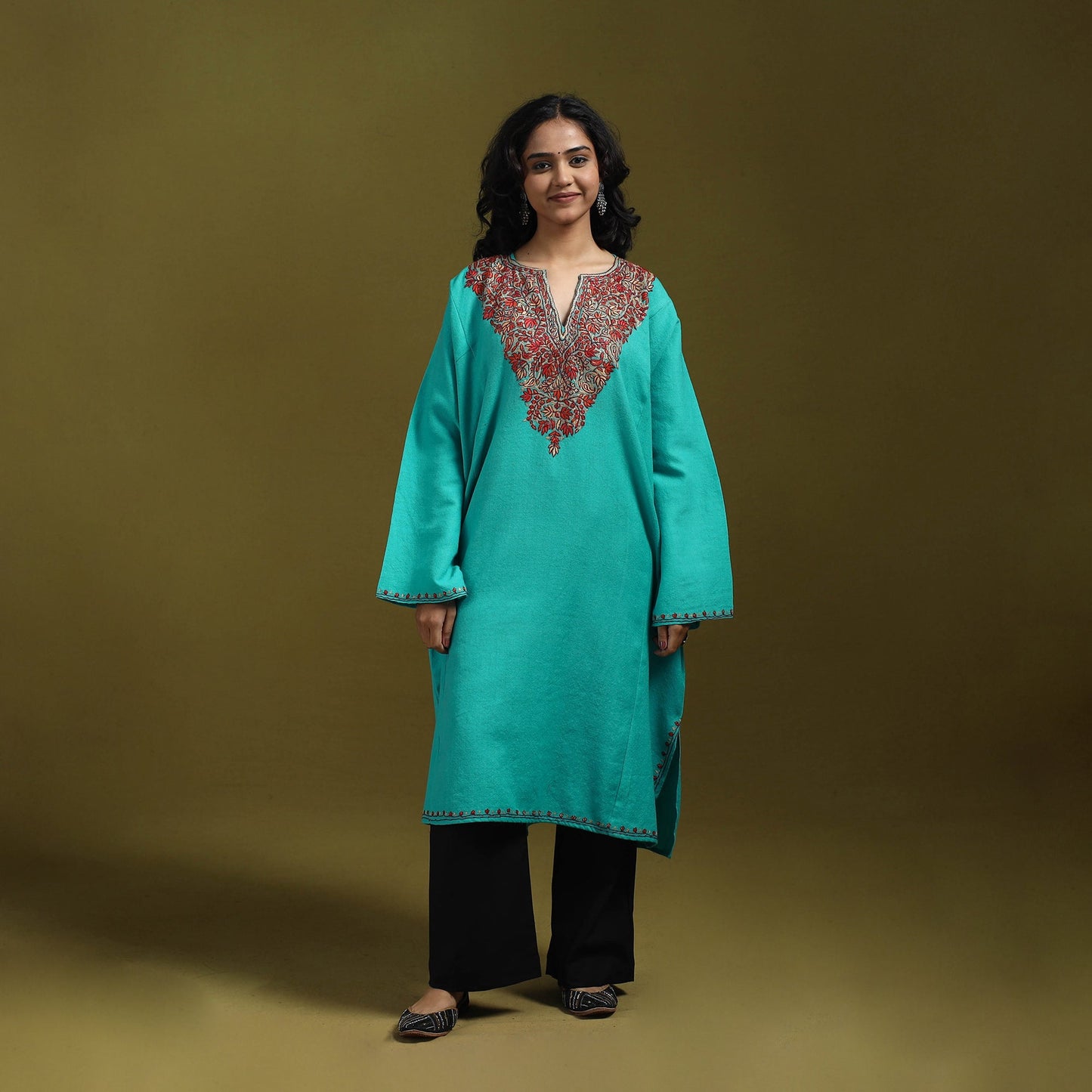 Sozni hand embroidered kashmiri merino wool pheran 28