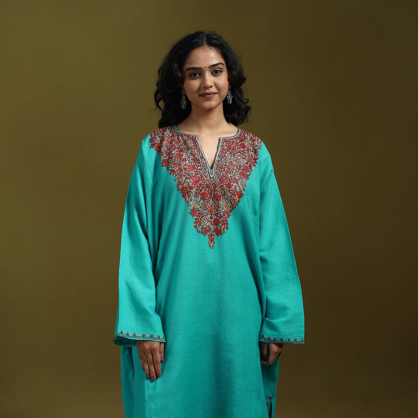 Sozni hand embroidered kashmiri merino wool pheran 28