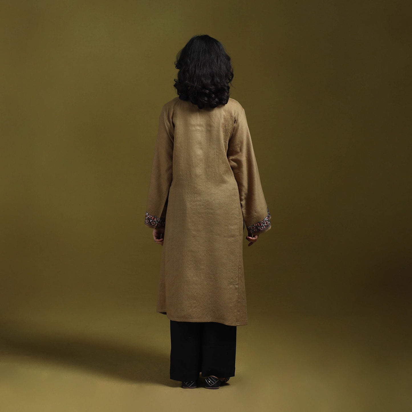 Sozni hand embroidered kashmiri merino wool pheran 29