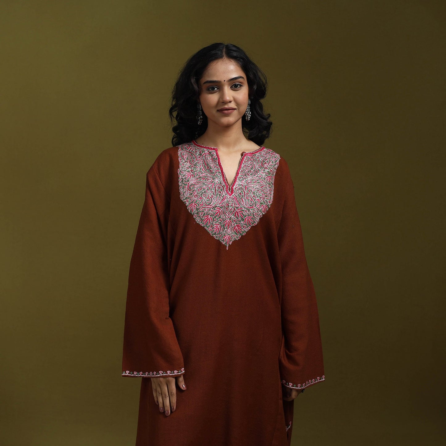 Sozni hand embroidered kashmiri merino wool pheran 30