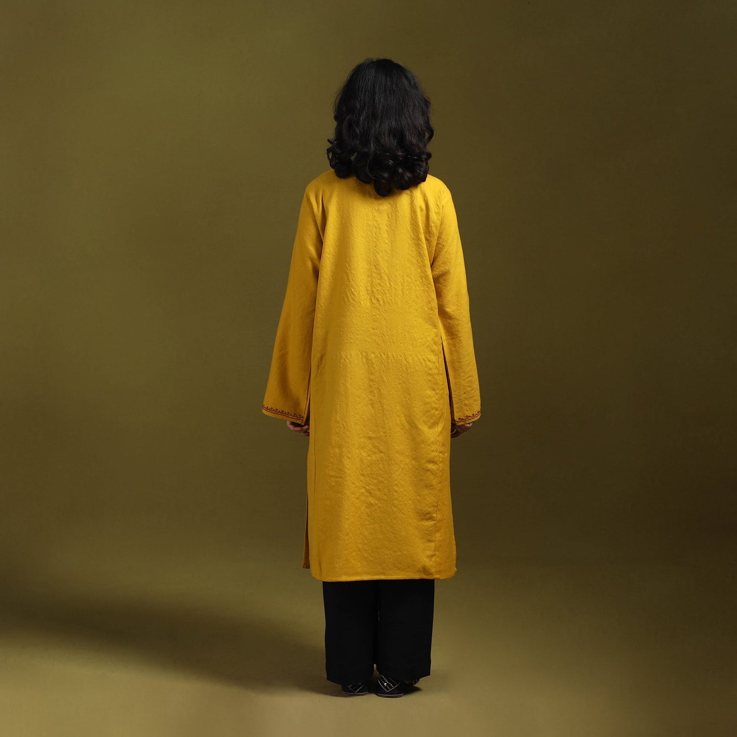 Sozni hand embroidered kashmiri merino wool pheran 31