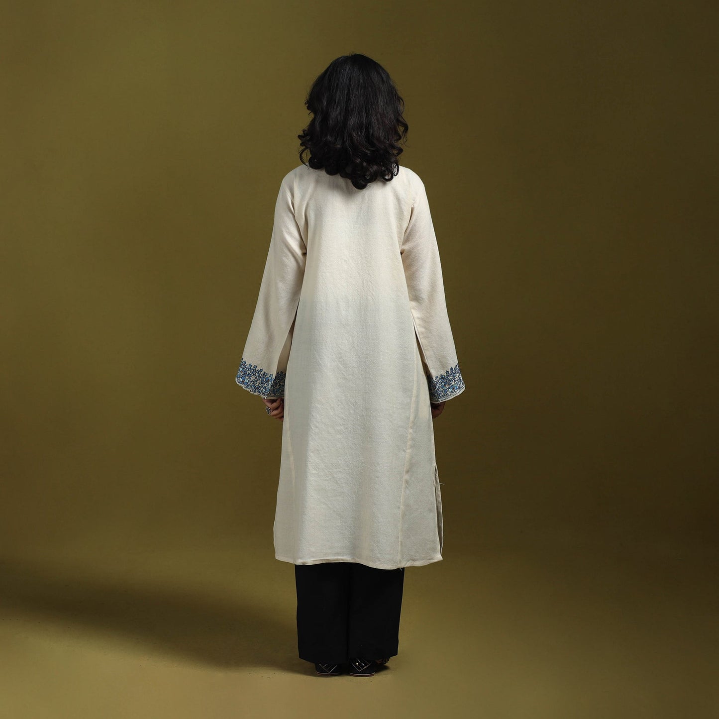 Sozni hand embroidered kashmiri merino wool pheran 35