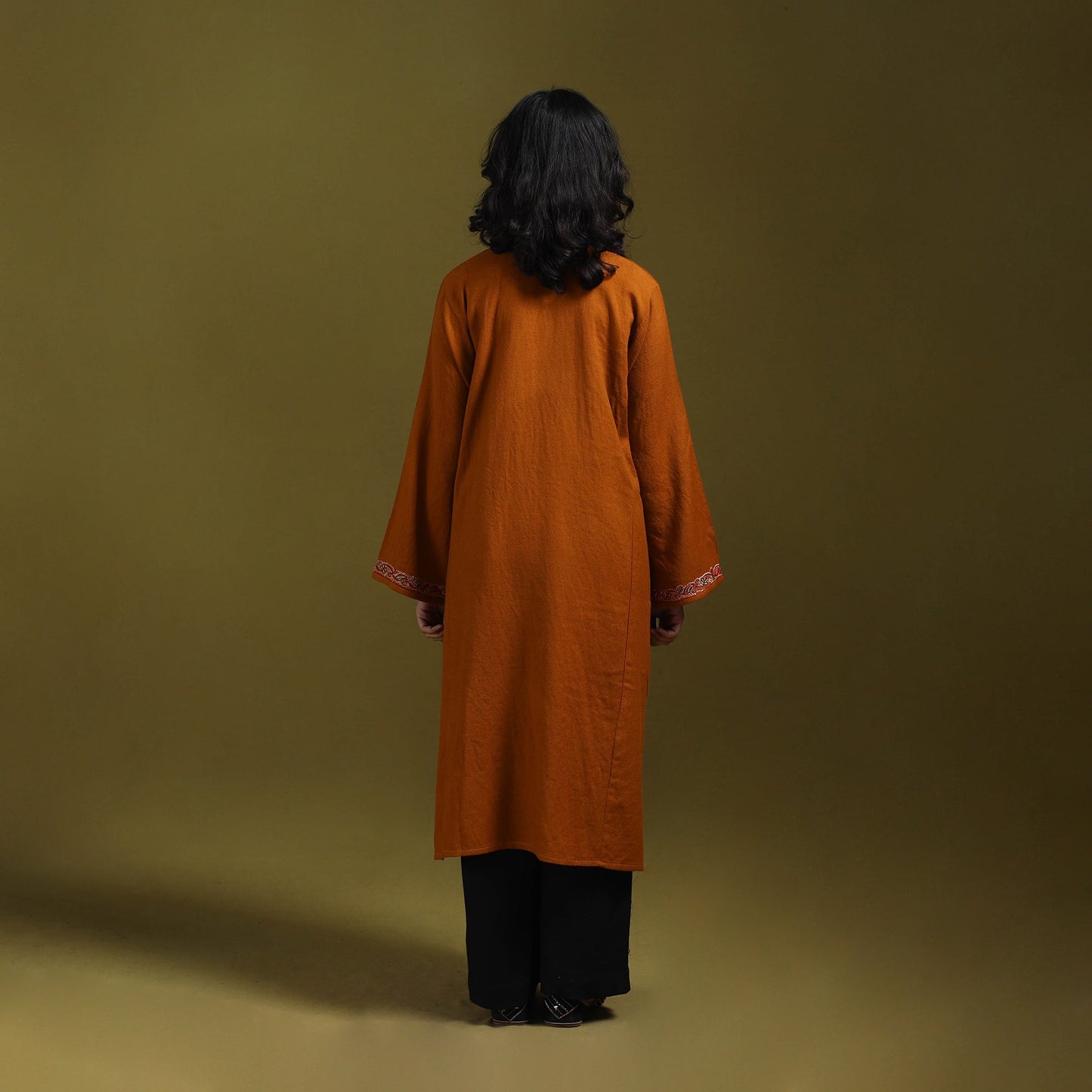 Sozni hand embroidered kashmiri merino wool pheran 41