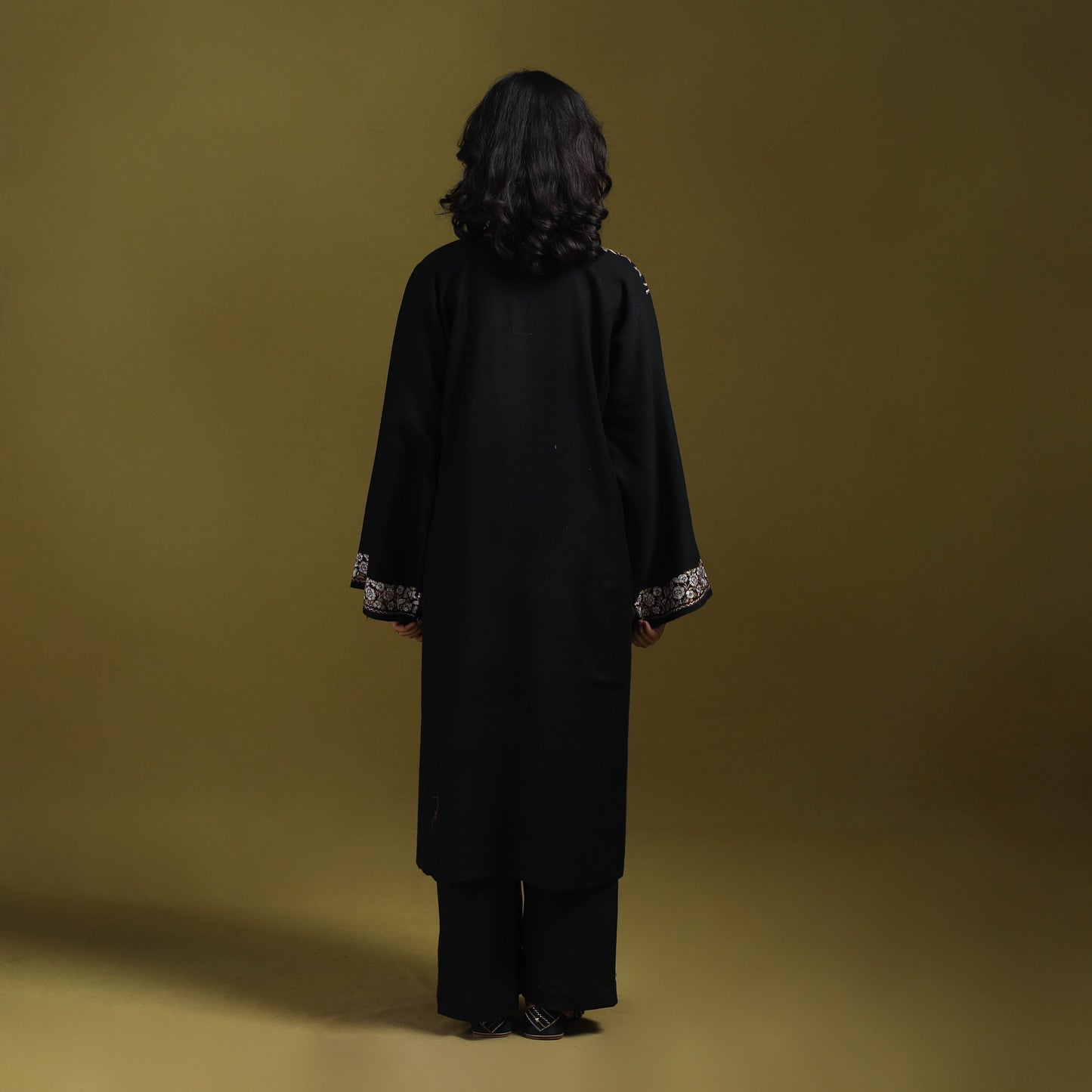 Sozni hand embroidered kashmiri merino wool pheran 43