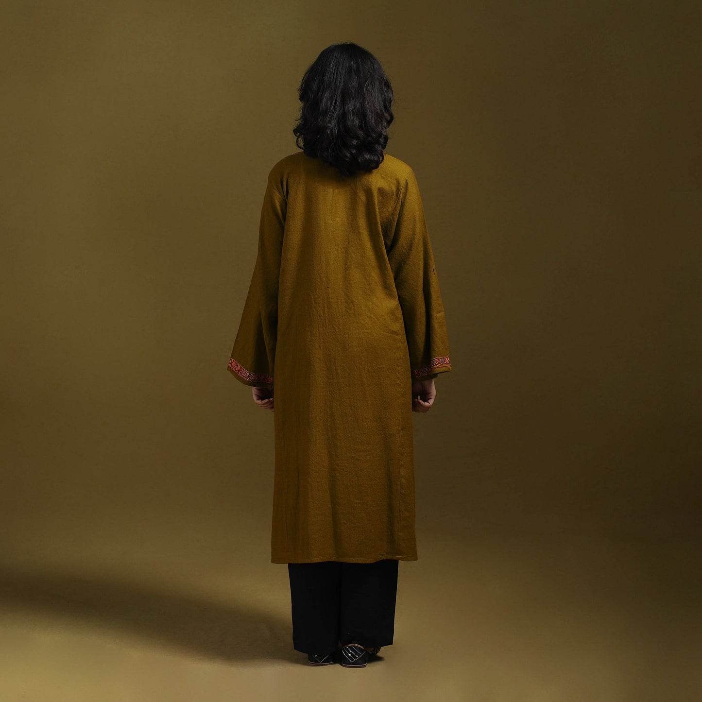 Sozni hand embroidered kashmiri merino wool pheran 44