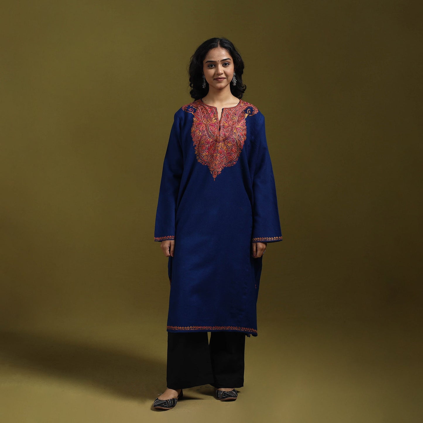 Sozni hand embroidered kashmiri merino wool pheran 48