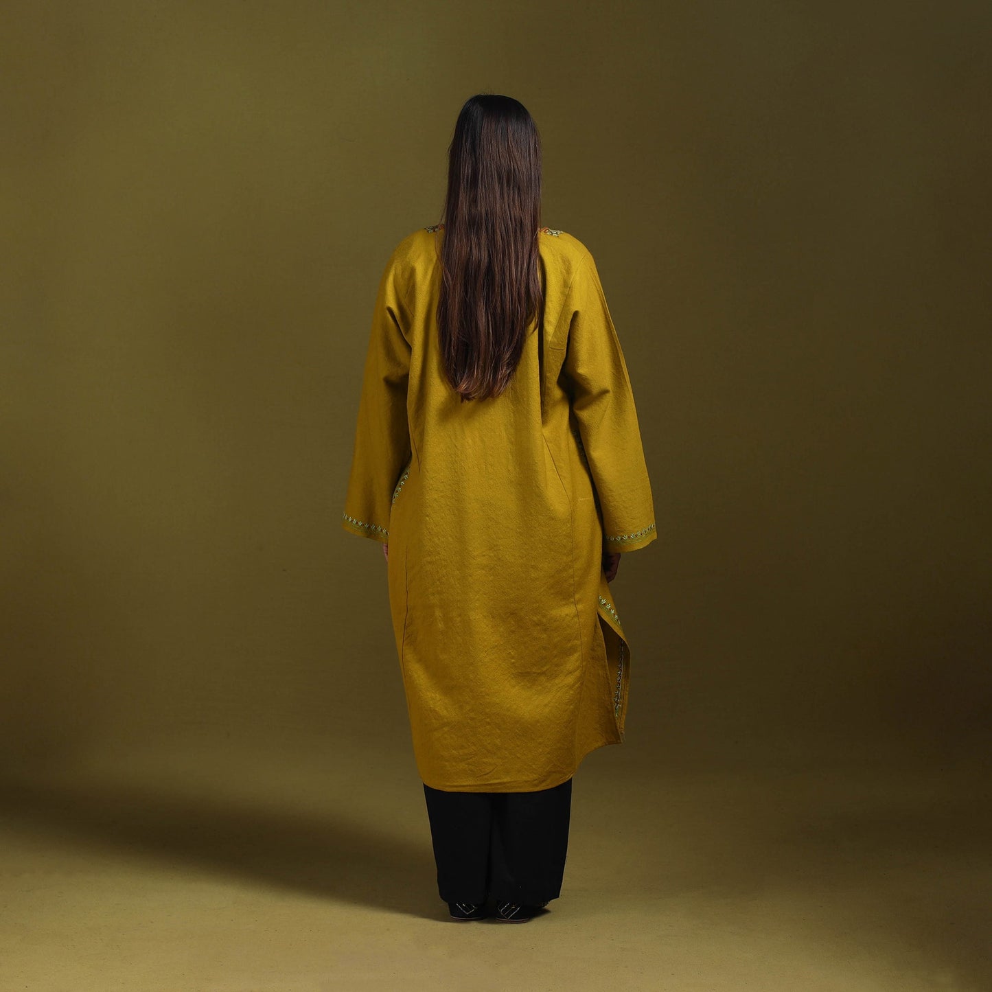 Sozni hand embroidered kashmiri merino wool pheran 52