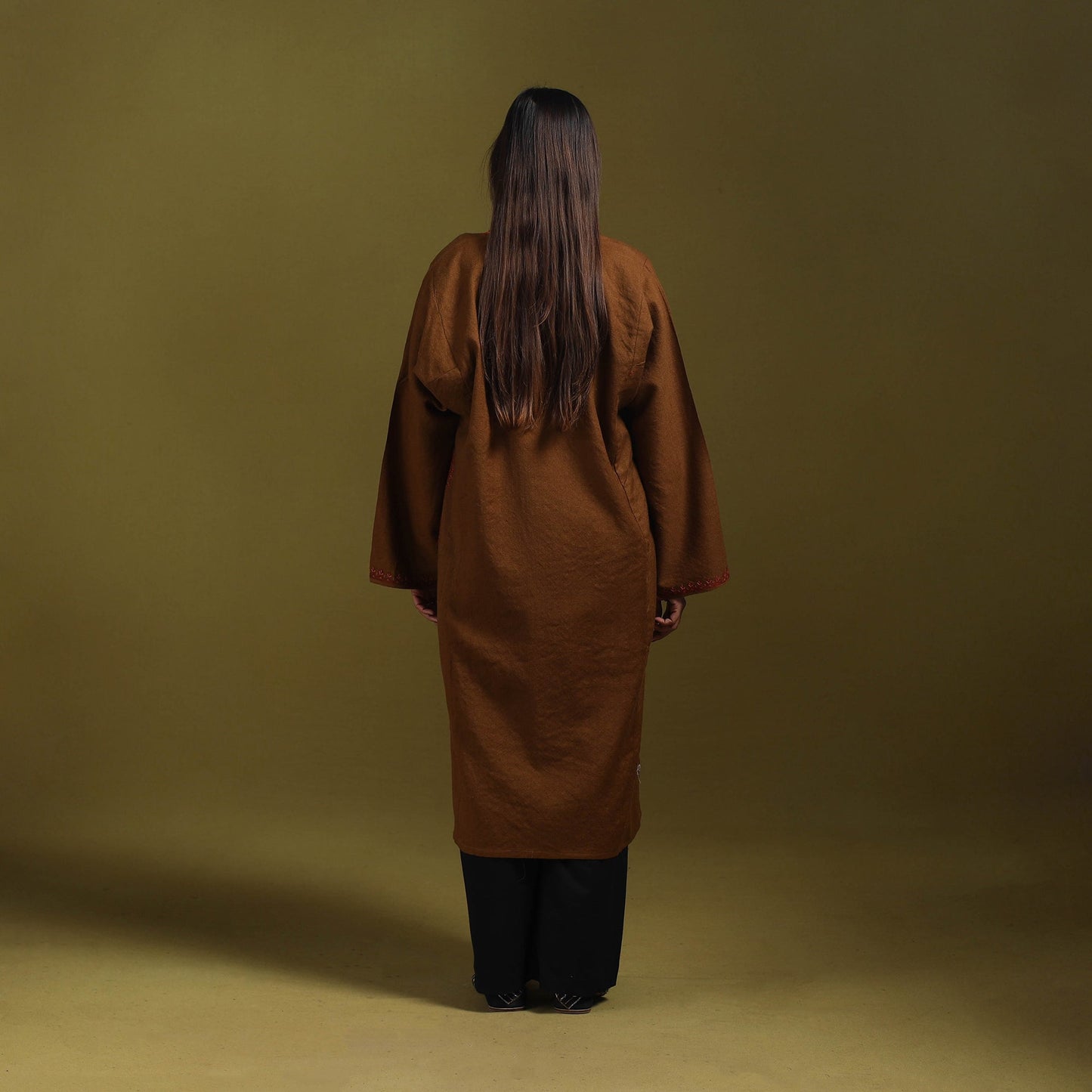 Sozni hand embroidered kashmiri merino wool pheran 53