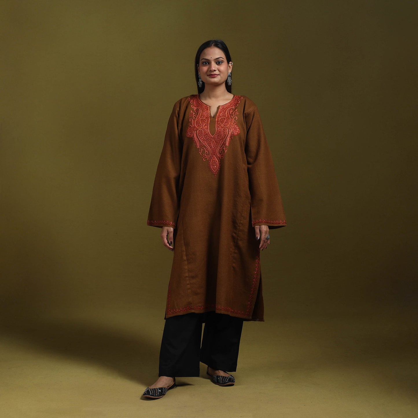 Sozni hand embroidered kashmiri merino wool pheran 53