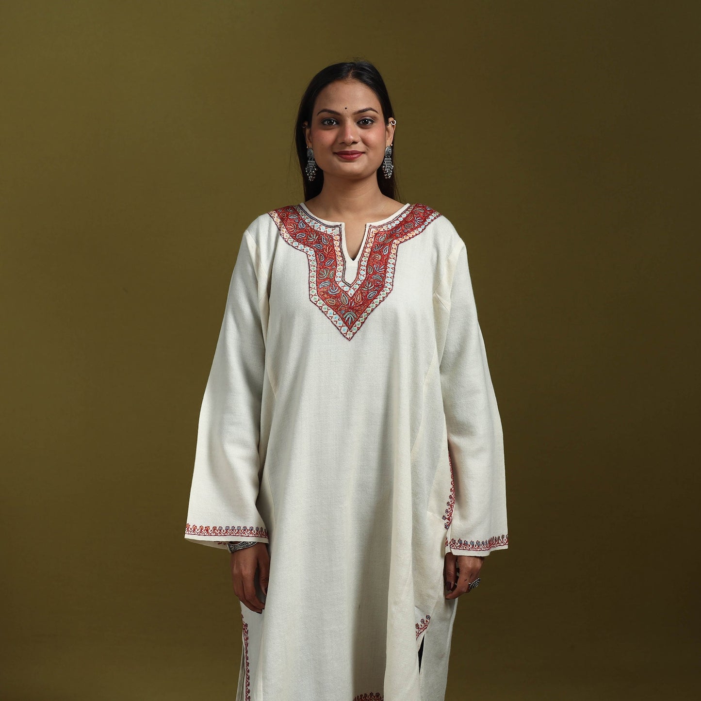 Sozni hand embroidered kashmiri merino wool pheran 54
