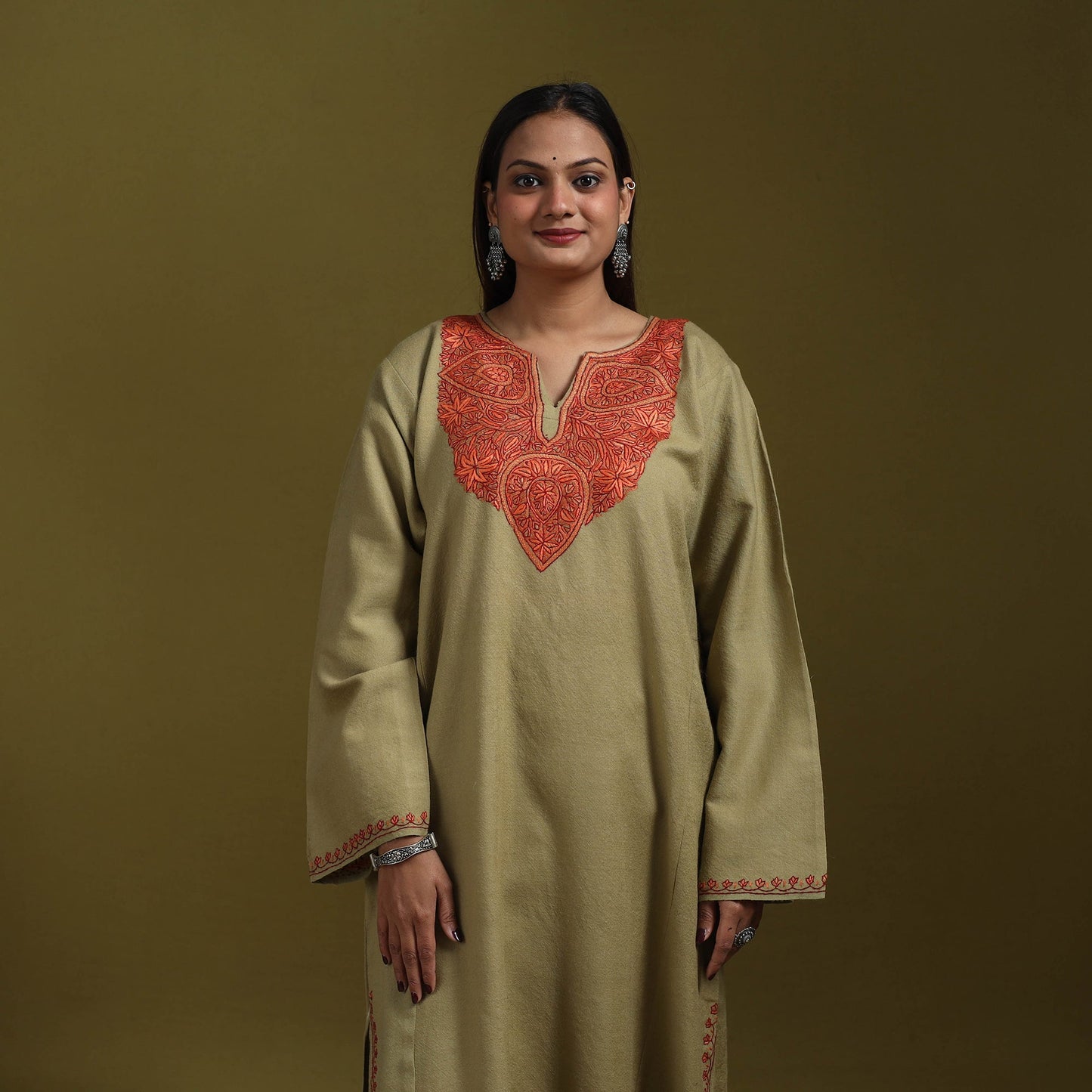 Sozni hand embroidered kashmiri merino wool pheran 56