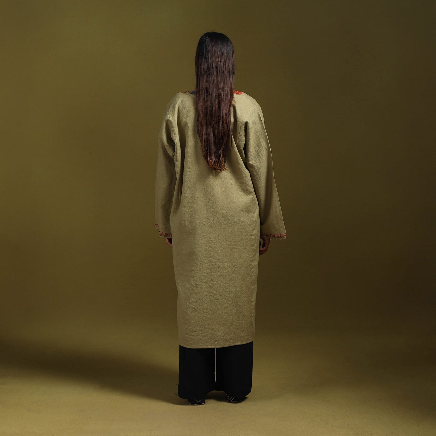 Sozni hand embroidered kashmiri merino wool pheran 56