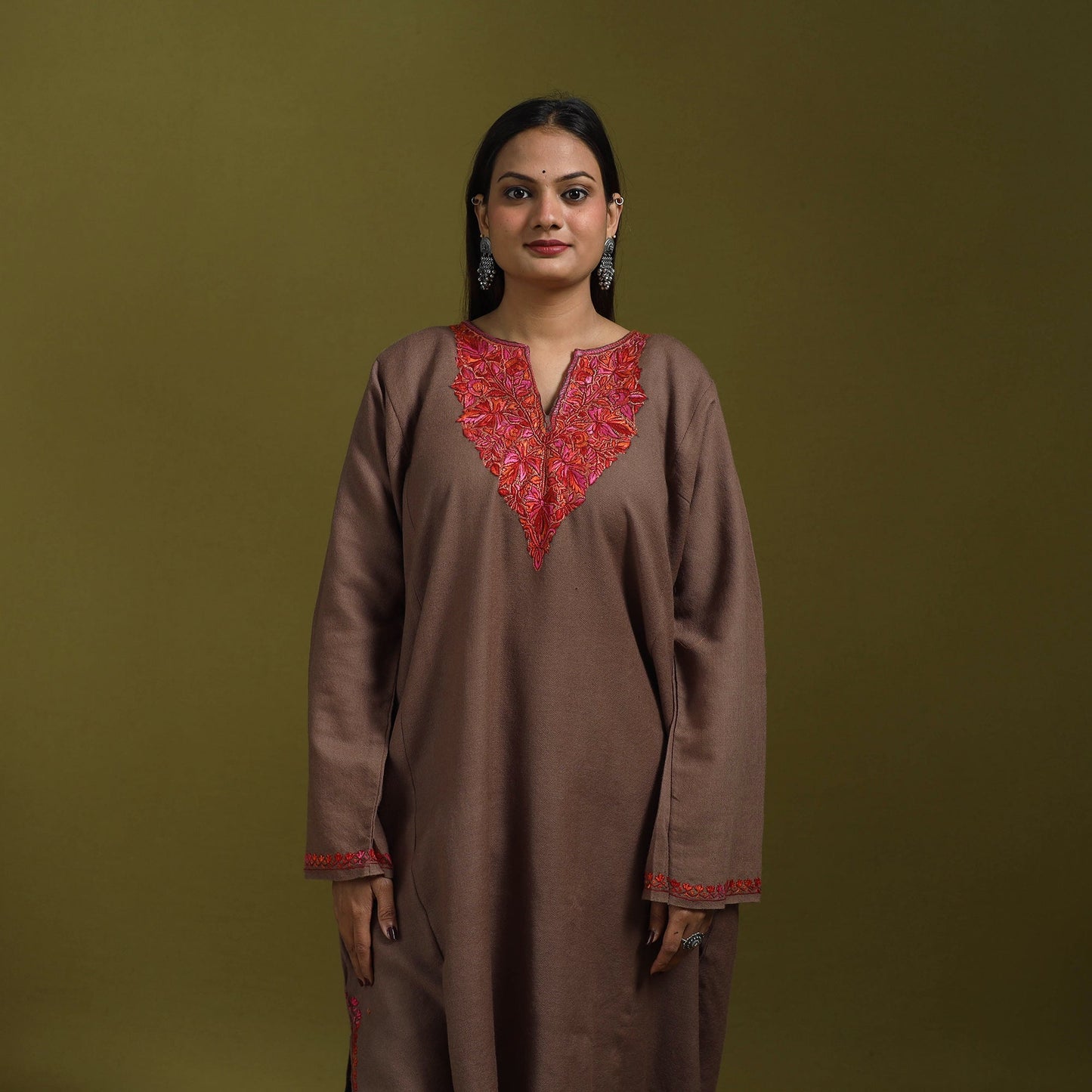 Sozni hand embroidered kashmiri merino wool pheran 57