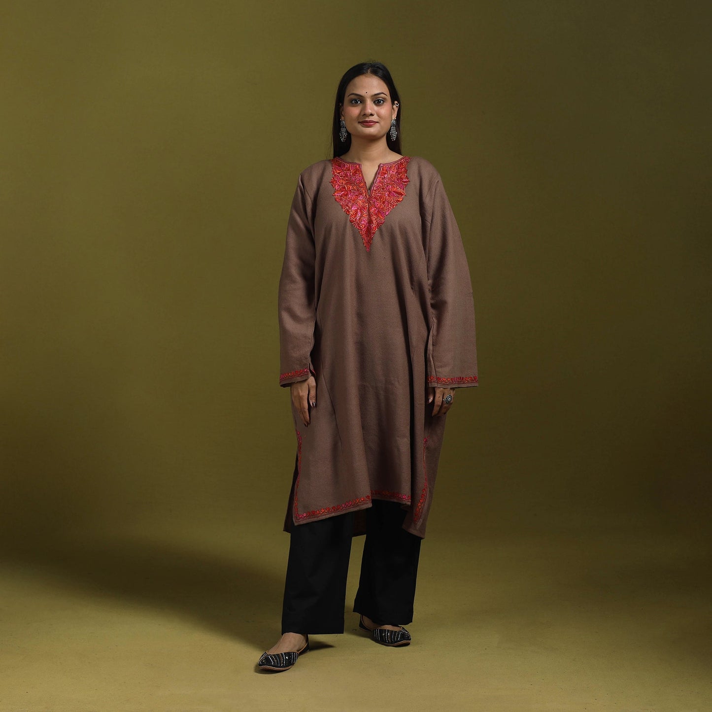 Sozni hand embroidered kashmiri merino wool pheran 57