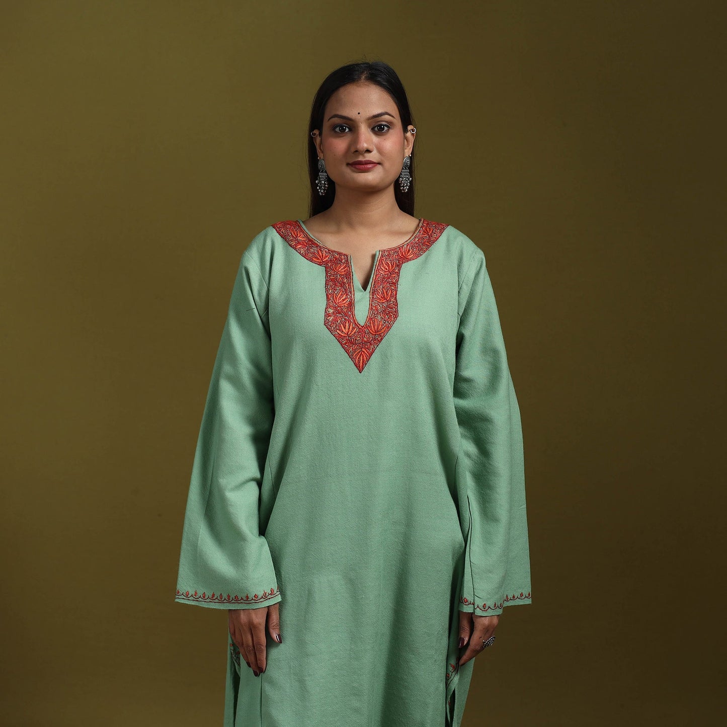 Sozni hand embroidered kashmiri merino wool pheran 58