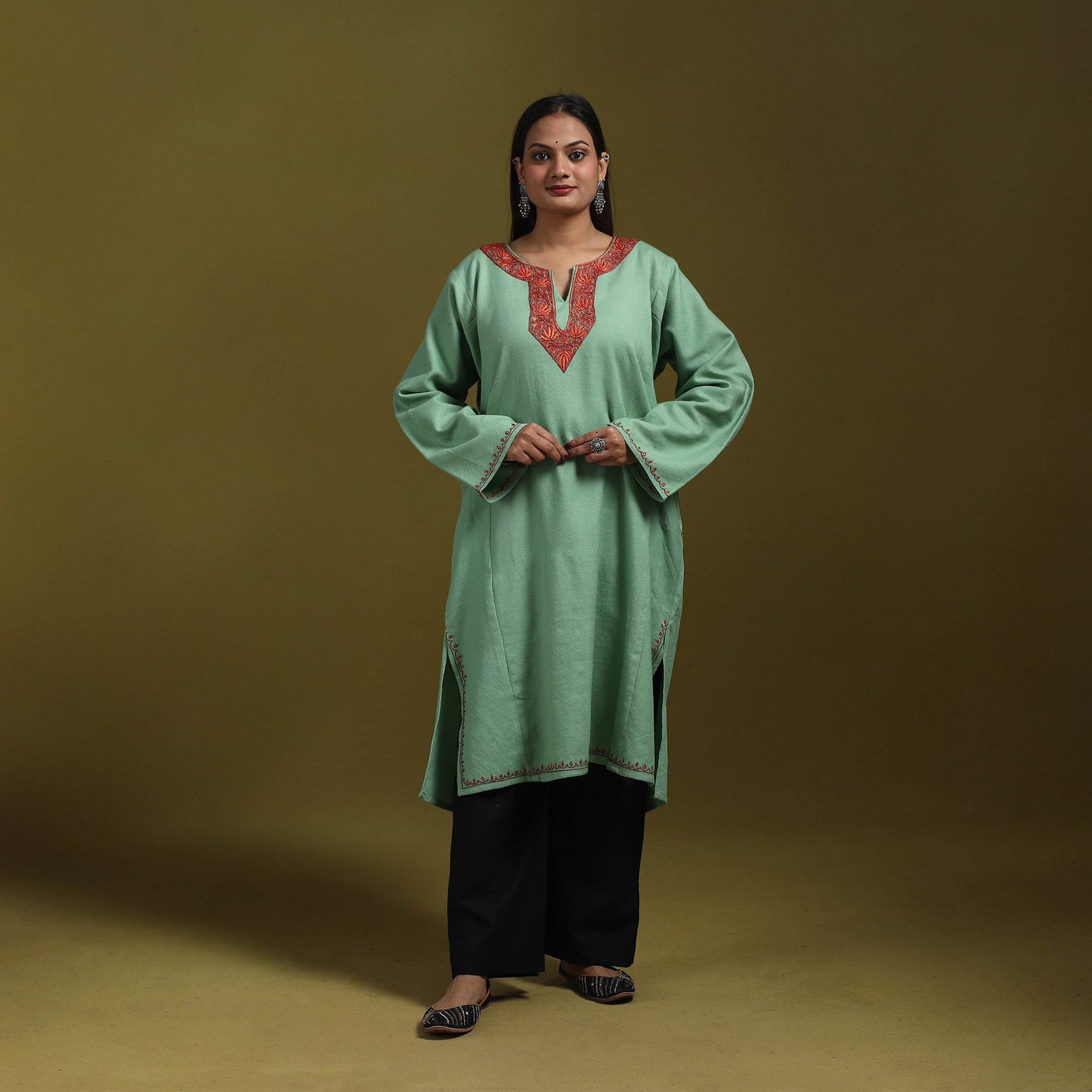 Sozni hand embroidered kashmiri merino wool pheran 58