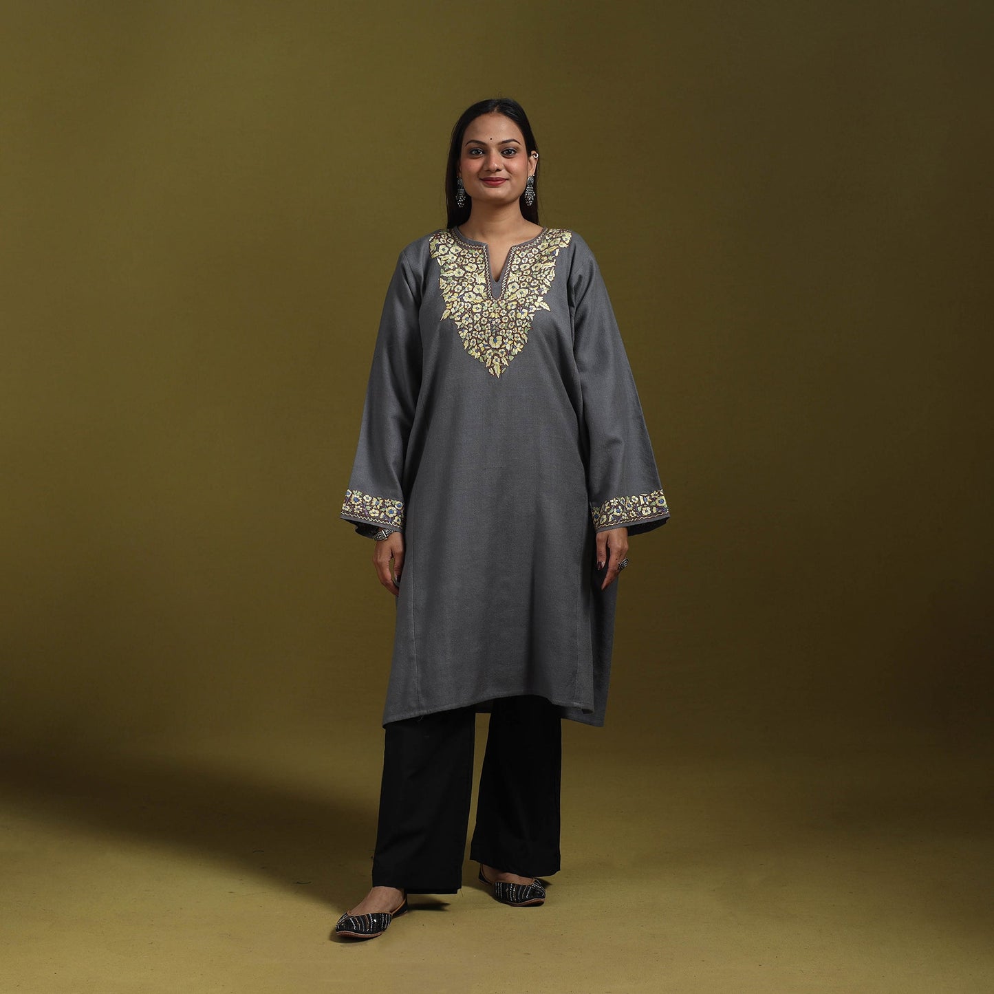 Sozni hand embroidered kashmiri merino wool pheran 59