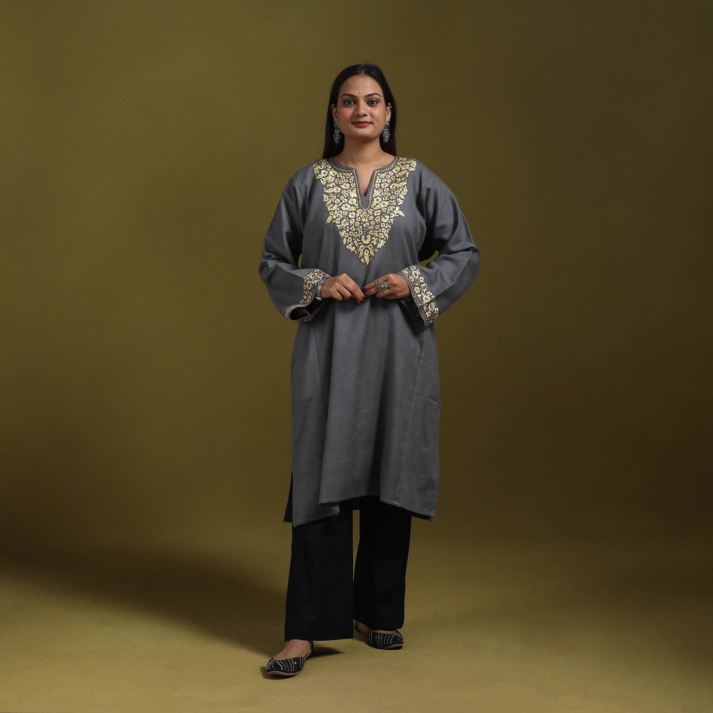 Sozni hand embroidered kashmiri merino wool pheran 59