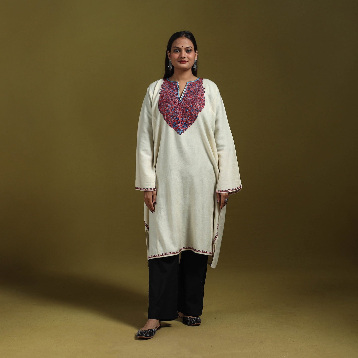 Sozni hand embroidered kashmiri merino wool pheran 63