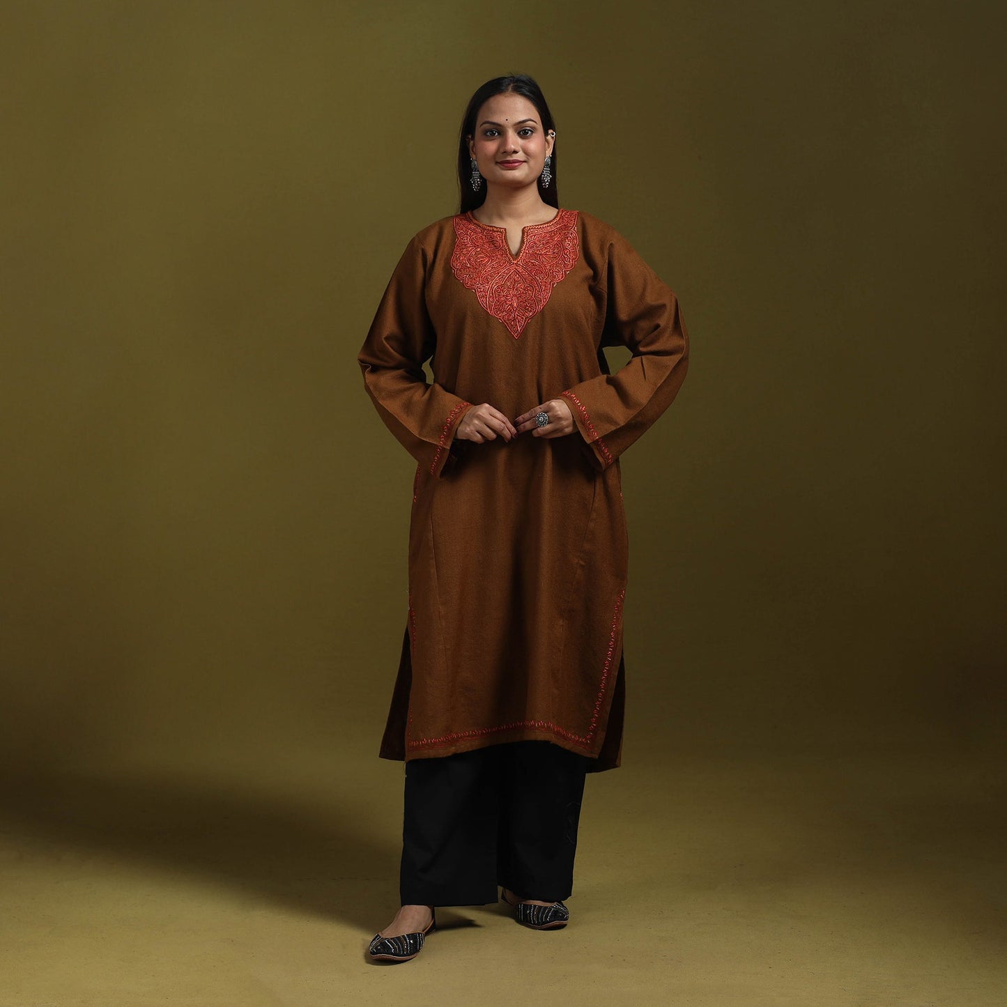 Sozni hand embroidered kashmiri merino wool pheran 64