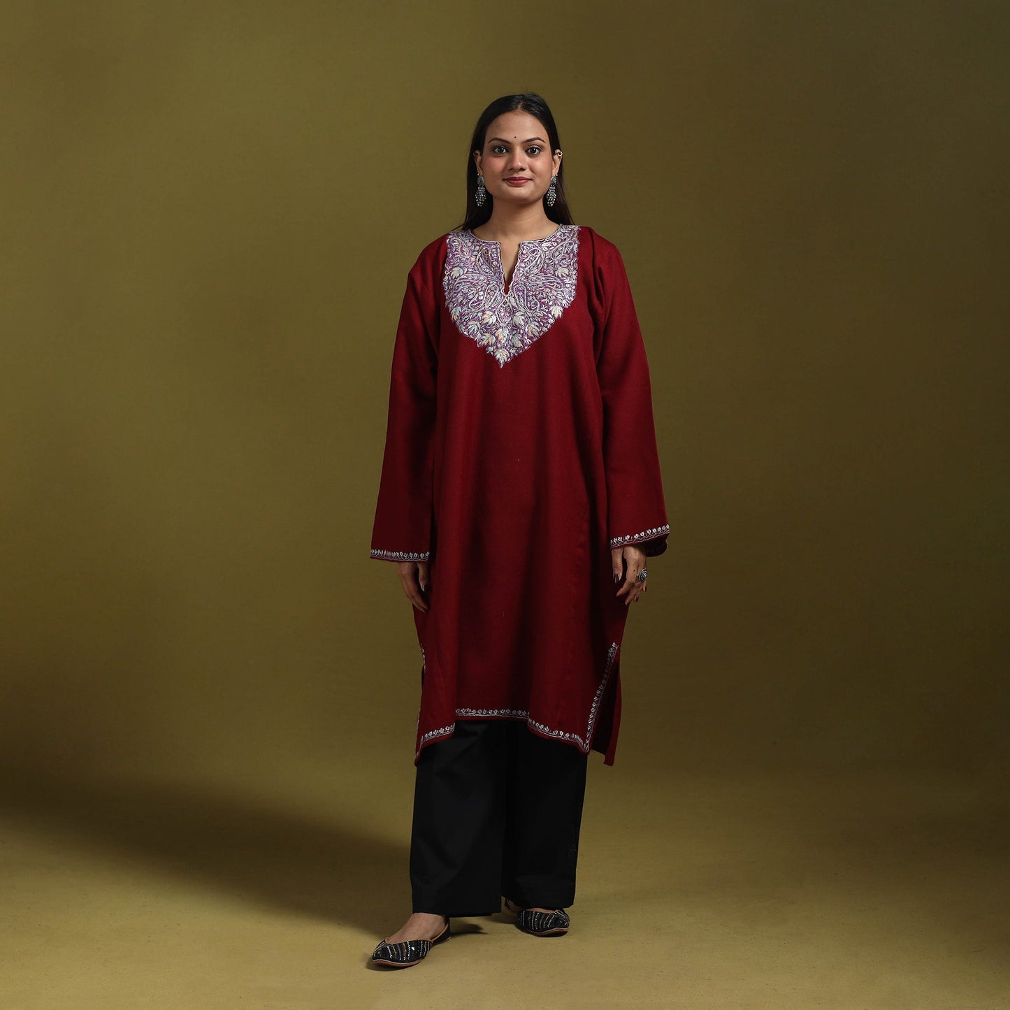 Sozni hand embroidered kashmiri merino wool pheran 67