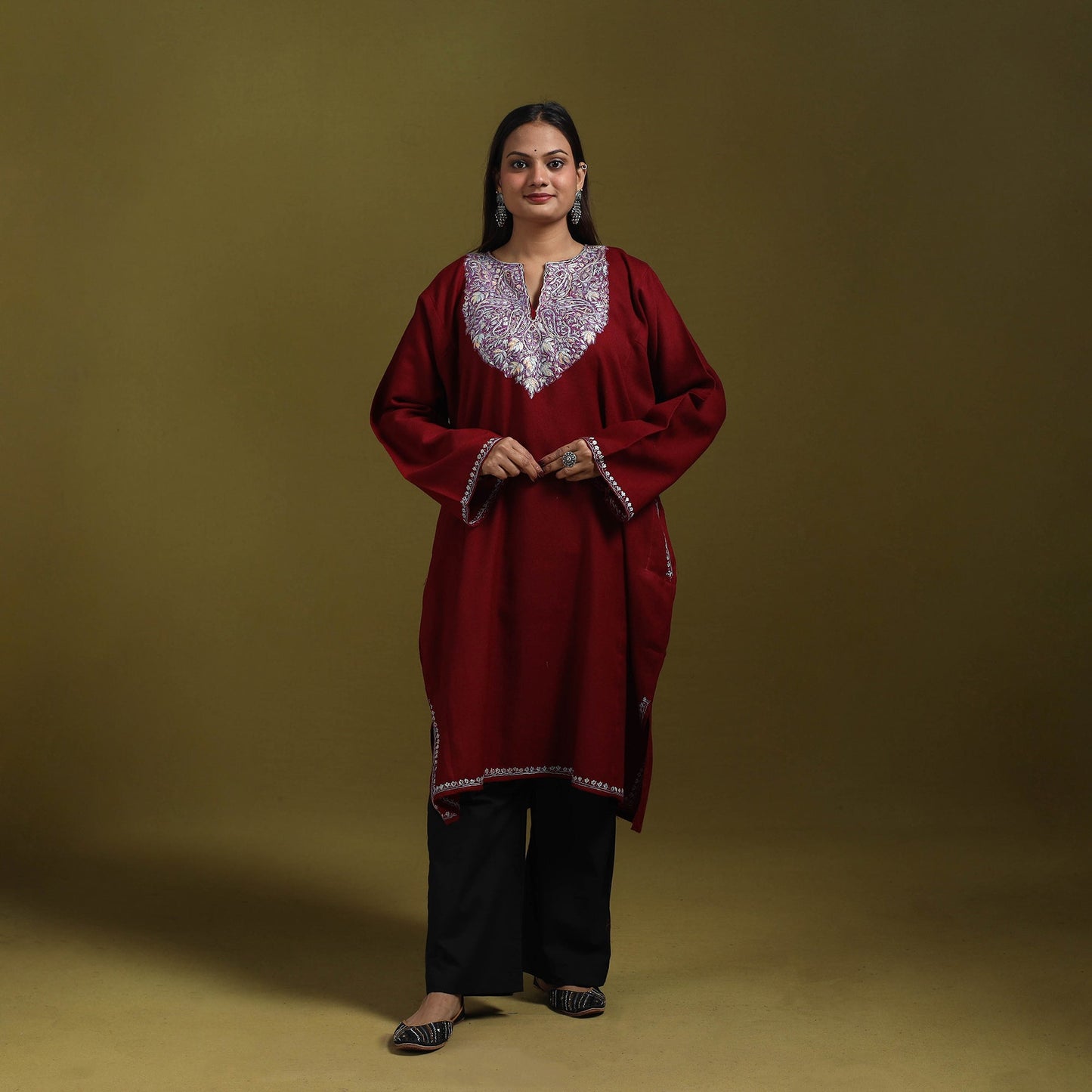 Sozni hand embroidered kashmiri merino wool pheran 67
