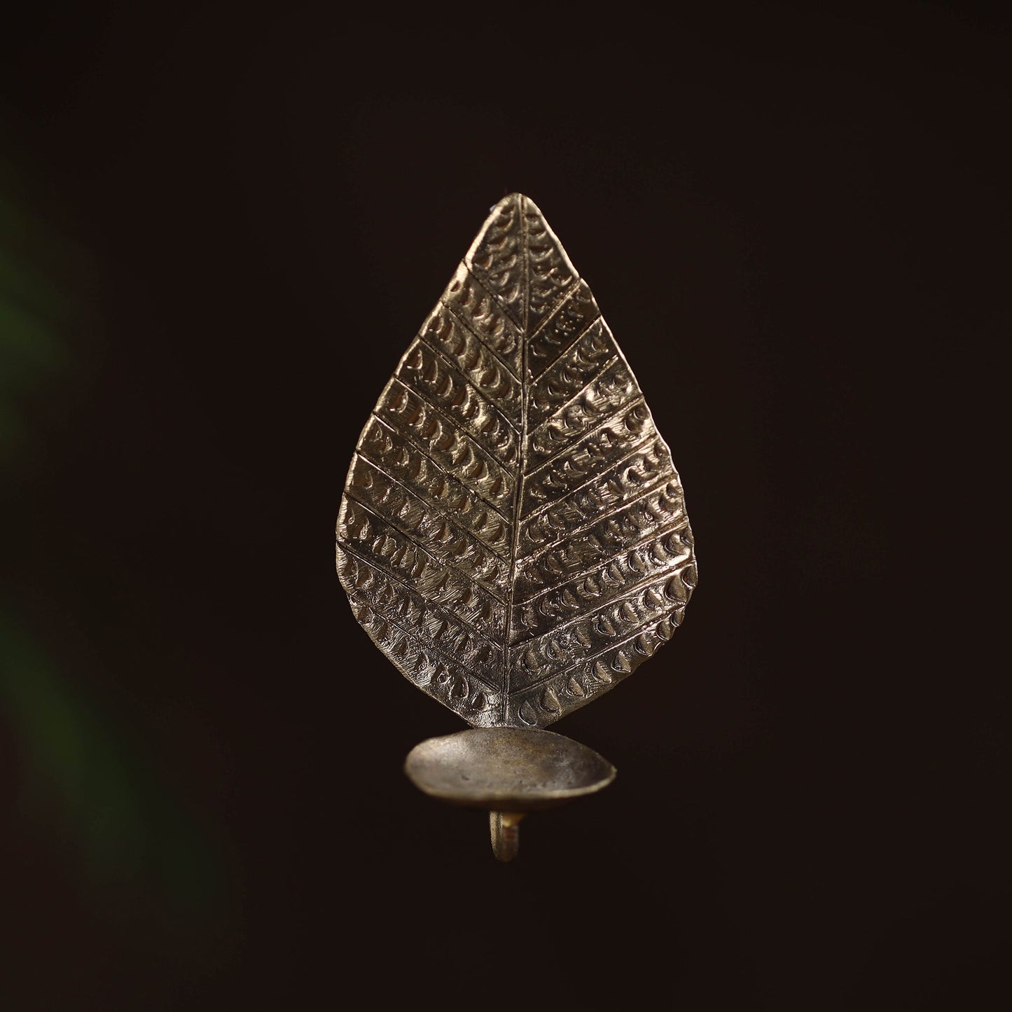 Tribal odisha dokra art handmade leaf candle holder 09