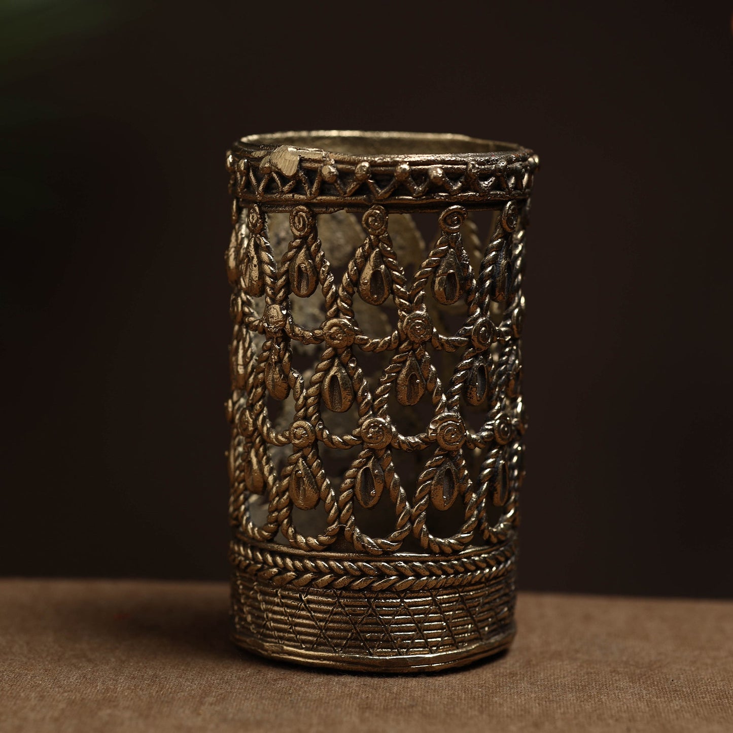 Tribal Odisha Dokra Handmade Pen Stand Online at iTokri.com