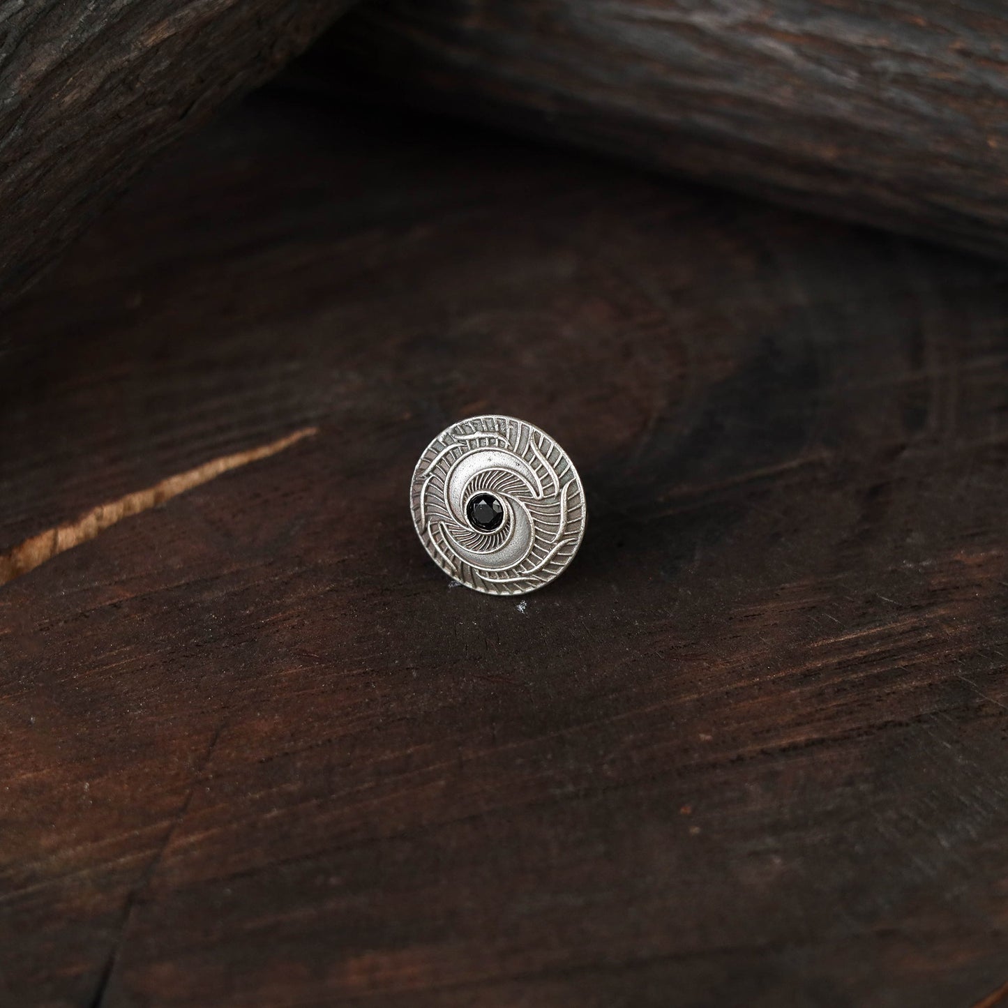 White - antique silver finish oxidised stone work ring 86