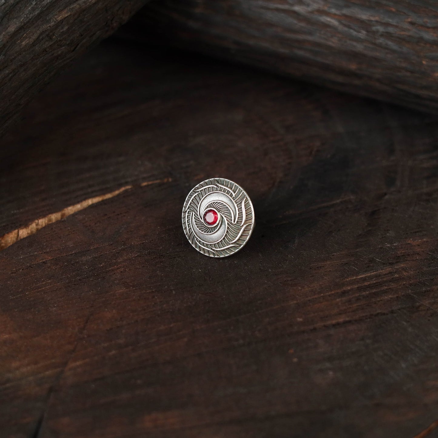 White - antique silver finish oxidised stone work ring 87