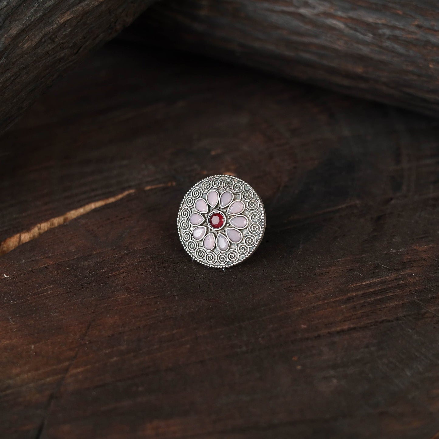 White - antique silver finish oxidised stone work ring 98