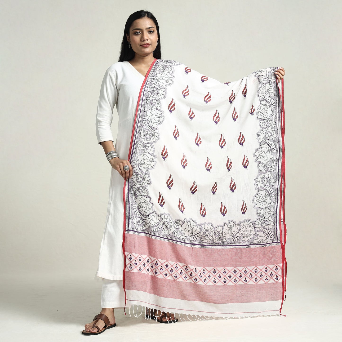 Bolpur Kantha Embroidery Cotton Handloom Dupatta with Tassels Online at iTokri.com