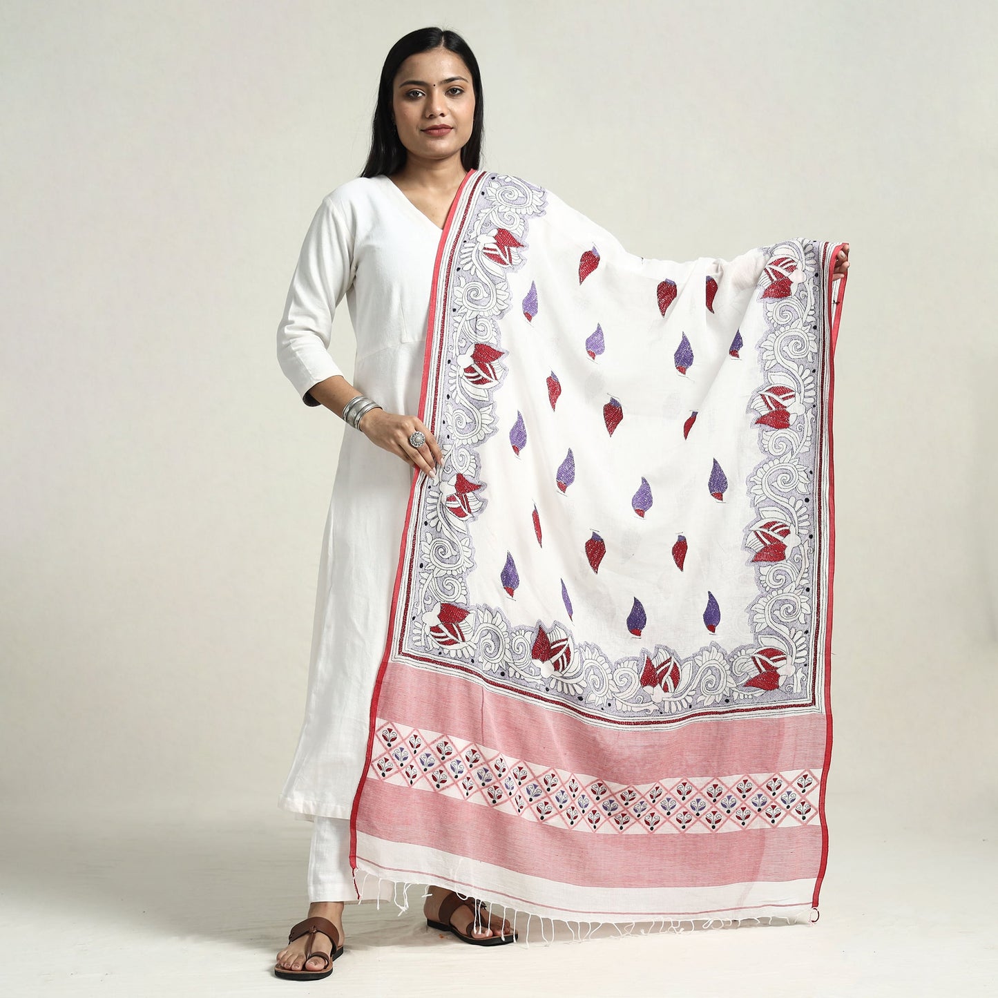 Bolpur Kantha Embroidery Cotton Handloom Dupatta with Tassels Online at iTokri.com