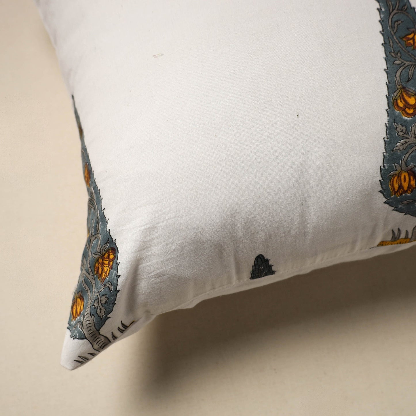 Cotton sanganeri cushion cover (16 x 16 in) 98 - handcrafted