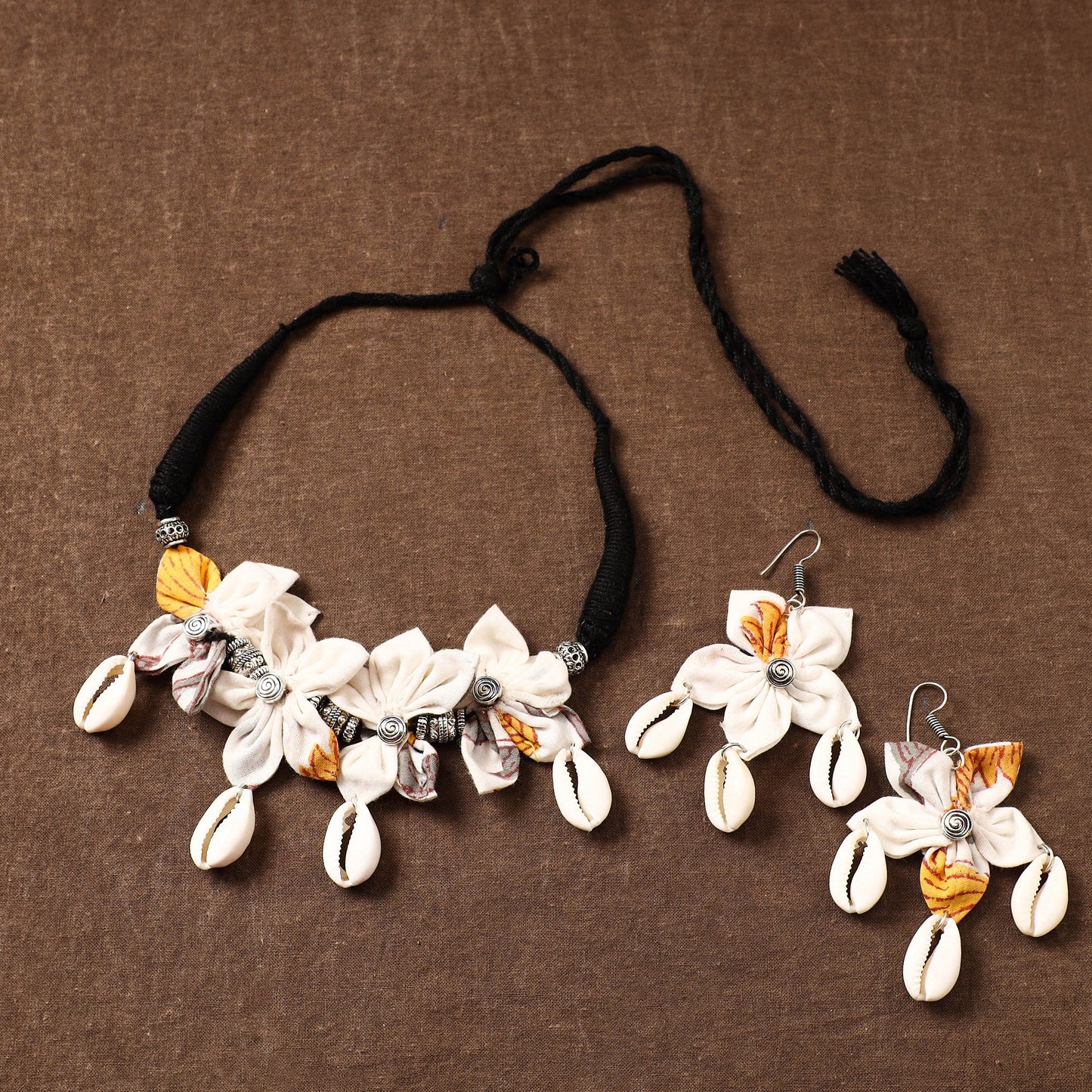 Buy Fabart Phool Kali Shell Choker Necklace Set