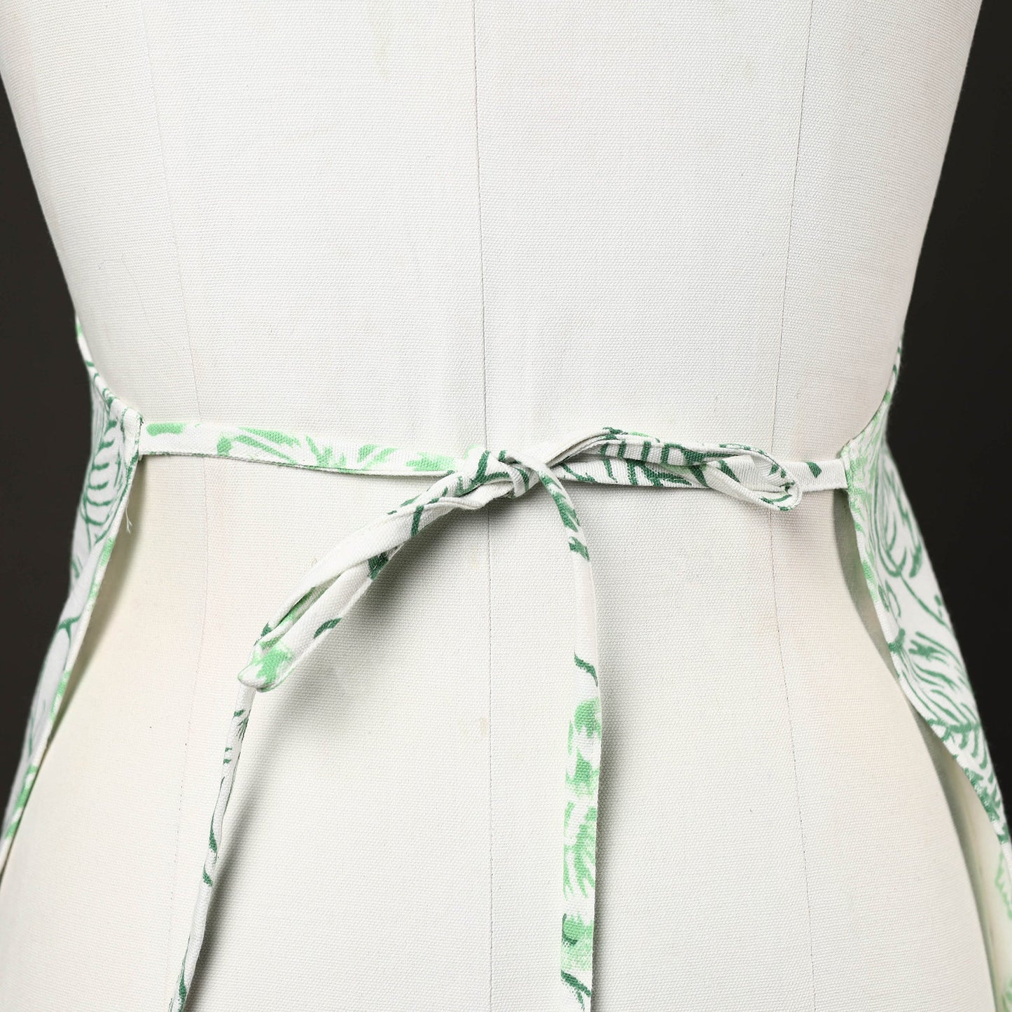 White - floral sanganeri cotton apron with pocket 04