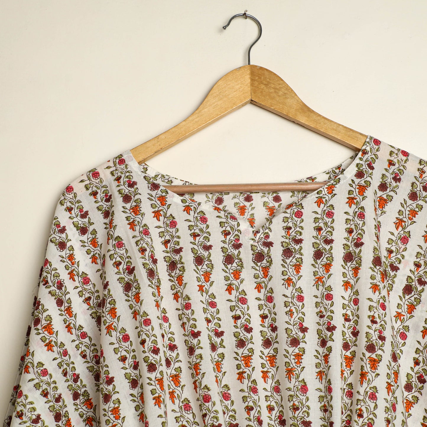 White - hand printed cotton kaftan & pyjama night suit set