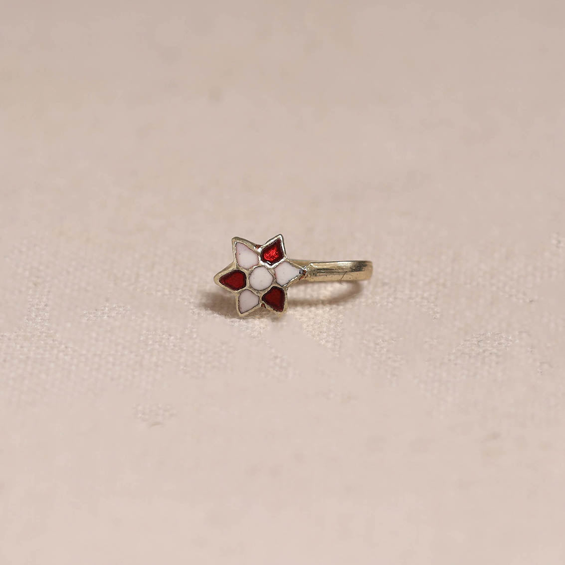 Handcrafted paka meenakari nosepin 156