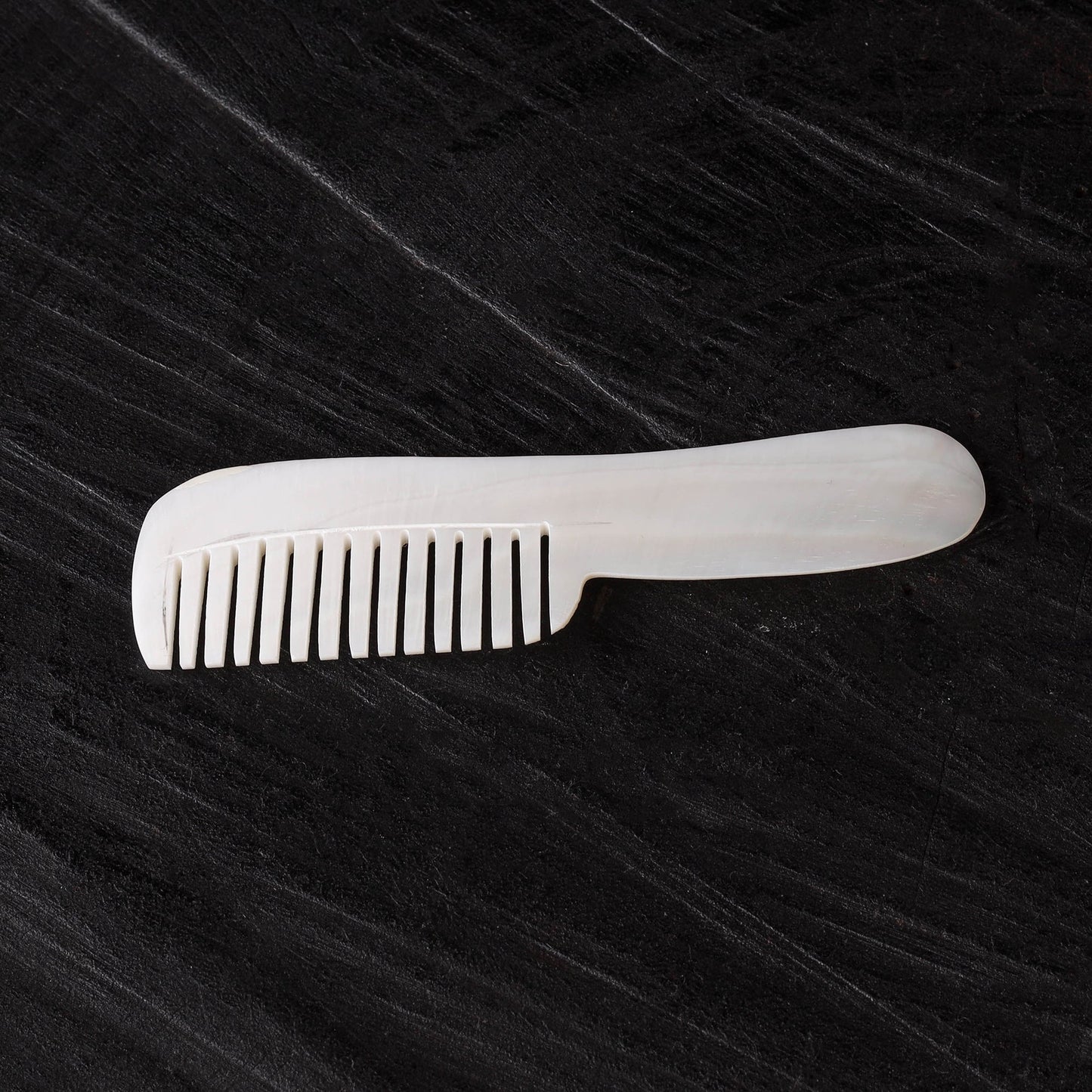 Handcrafted seashell hair comb (small) 07