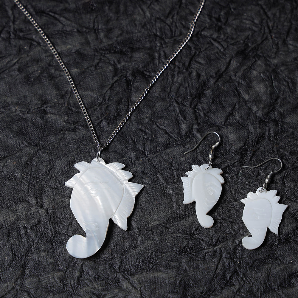Handcrafted Seashell Necklace Set Online at iTokri.com