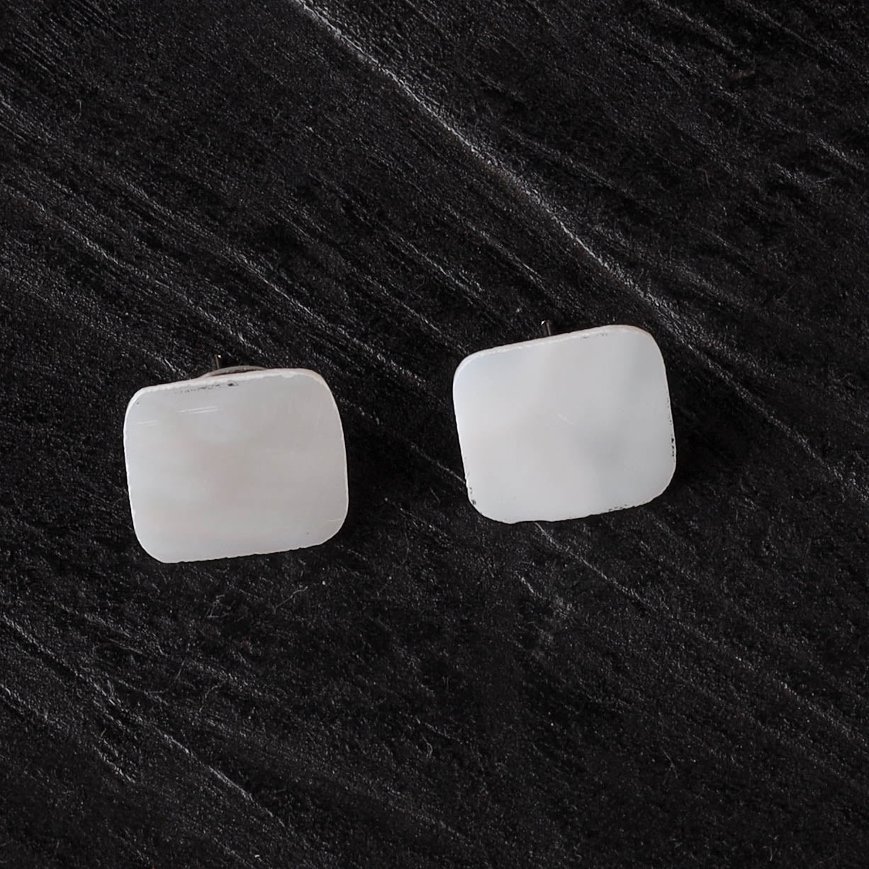 White - handcrafted seashell stud earrings 49