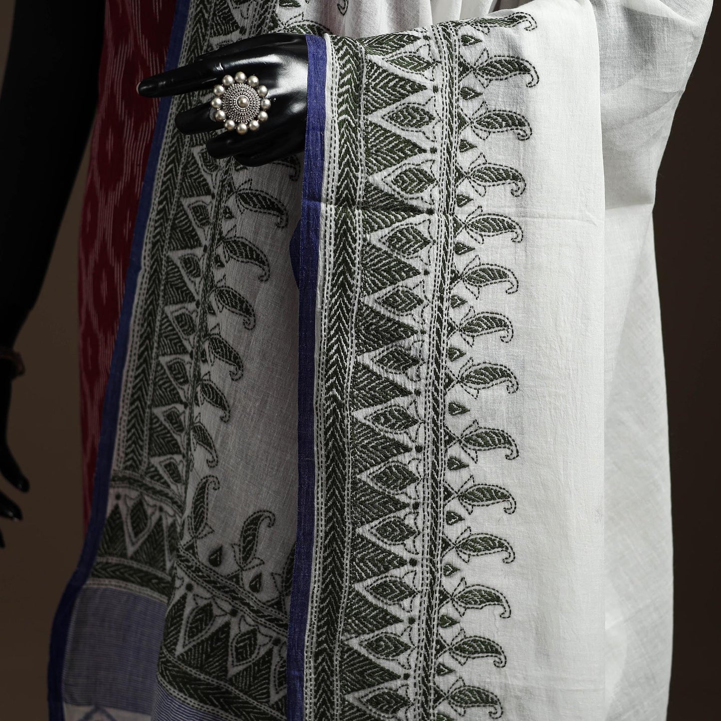 White - handloom cotton bengal hand kantha work dupatta 21