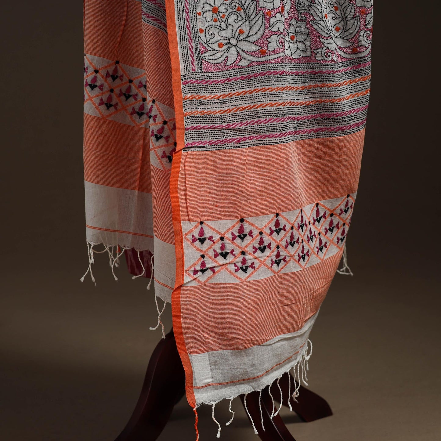 White - handloom cotton bengal hand kantha work dupatta 25